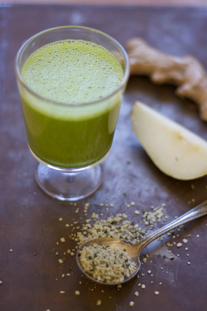 Conscious Cleanse | Spiced Pear Warm Winter Smoothie | www.consciouscleanse.com | #greensmoothie #drinkyourgreens #warmsmoothie