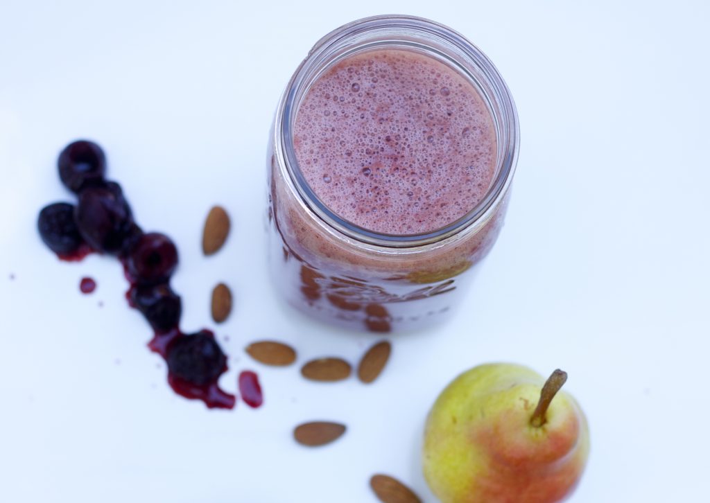 Conscious Cleanse | Creamy Cherry Smoothie| www.consciouscleanse.com | #greensmoothie #cherrysmoothie #easybreakfast