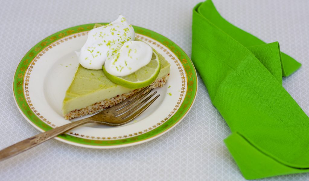 Conscious Cleanse | Raw Key Lime Vanilla Bean Tart | www.consciouscleanse.com | #keylimetart #treatyoself #glutenfreedessert