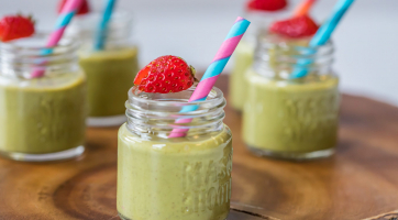 Almond Matcha Green Smoothie