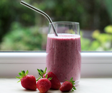 Kid-Friendly Very Berry Green Smoothie