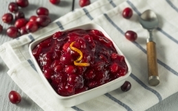 Low-Sugar Cranberry Sauce